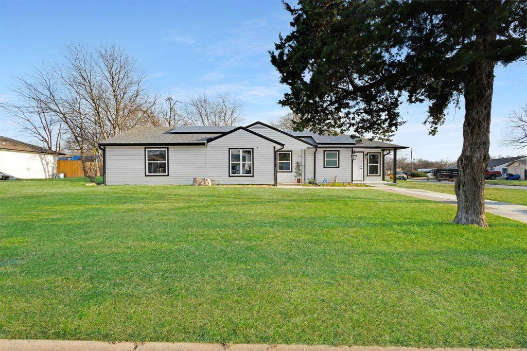 709 Dallas Street - Photo 1