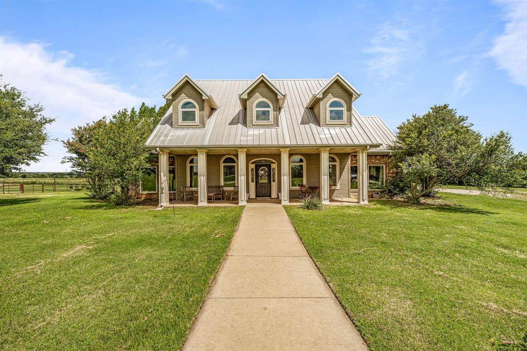 390 Private Road 1632 - Photo 1