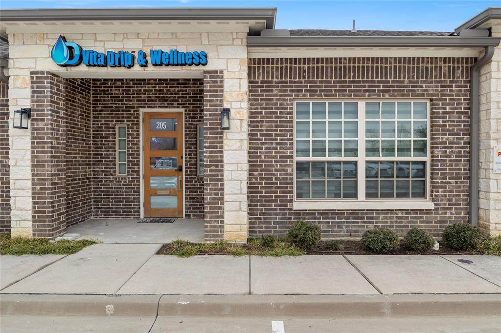2681 Macarthur Boulevard - Photo 1