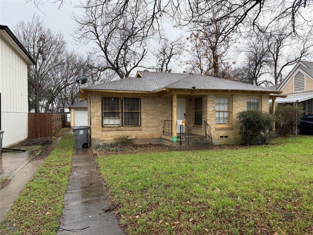 1018 Waco Avenue - Photo 1