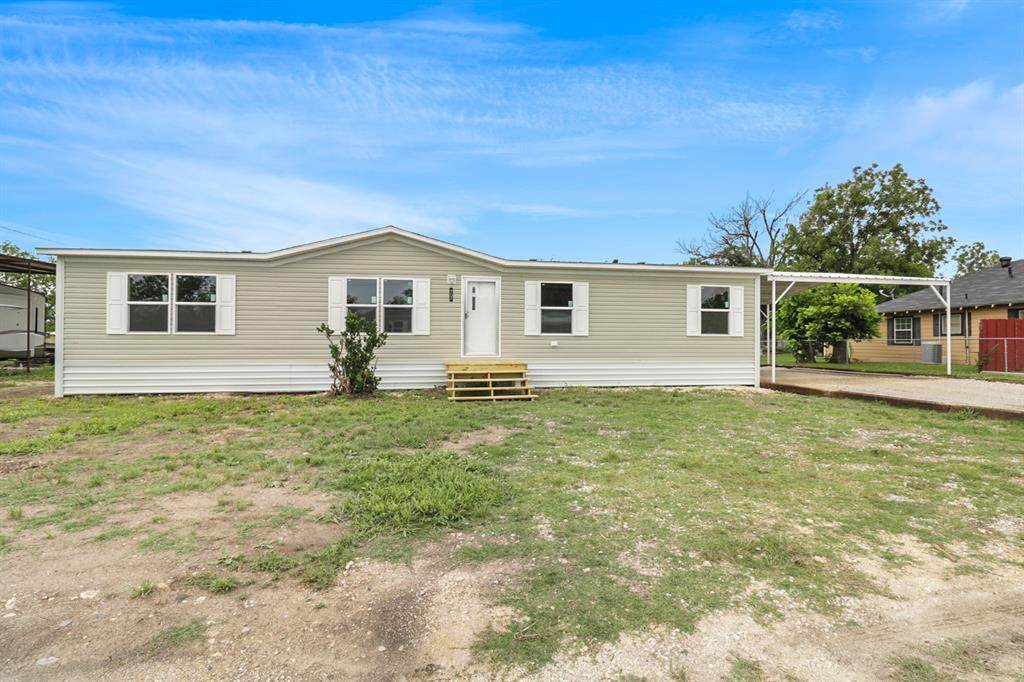 707 8th Street - Photo 1