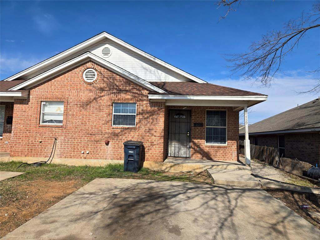 1439 Robert Street - Photo 1