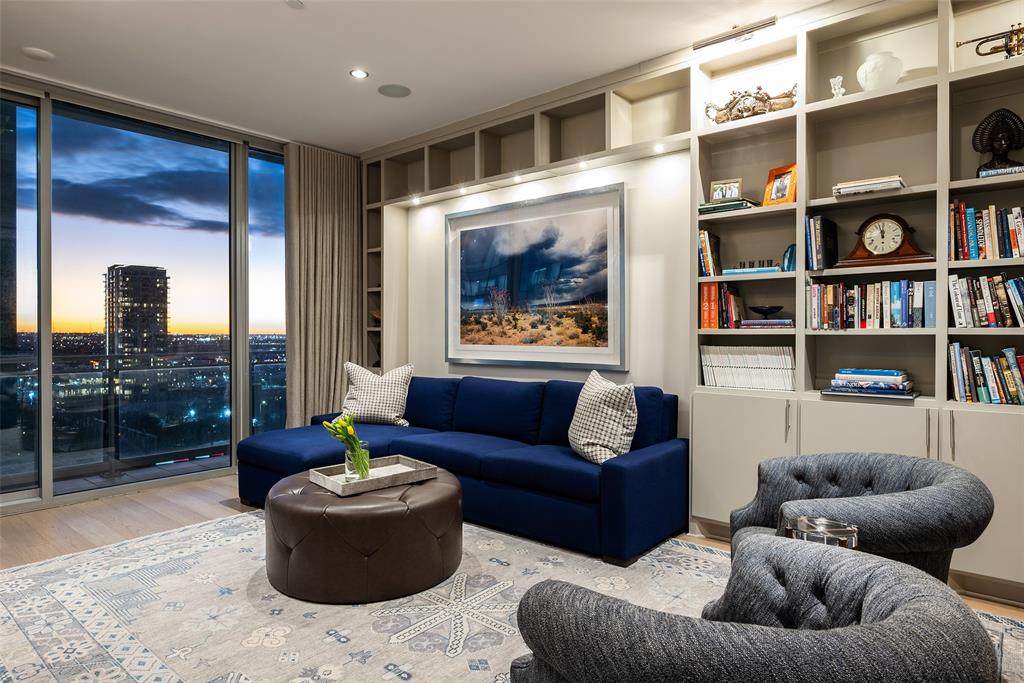 2900 Mckinnon Street - Photo 1