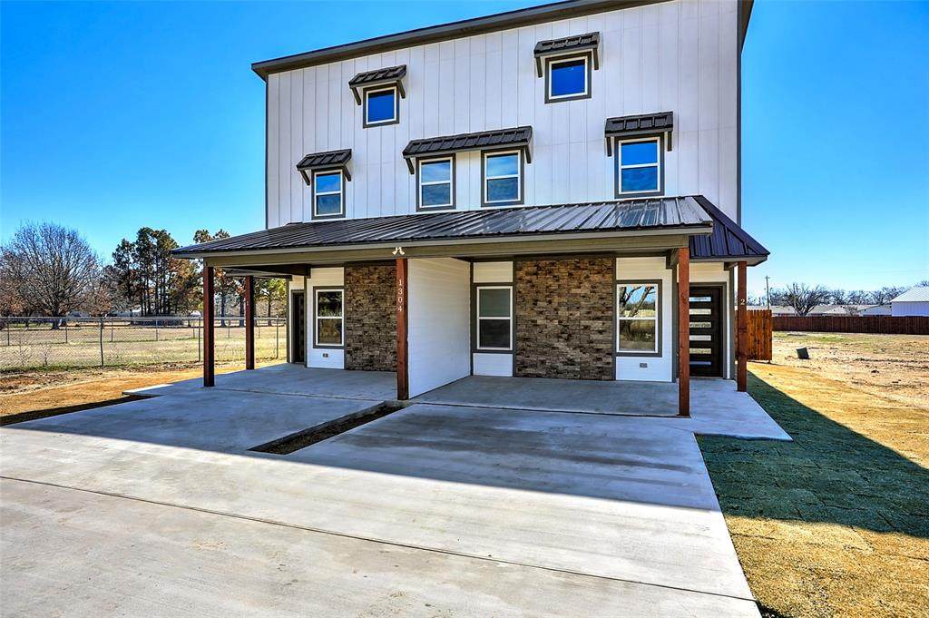 1304 Country Road - Photo 1