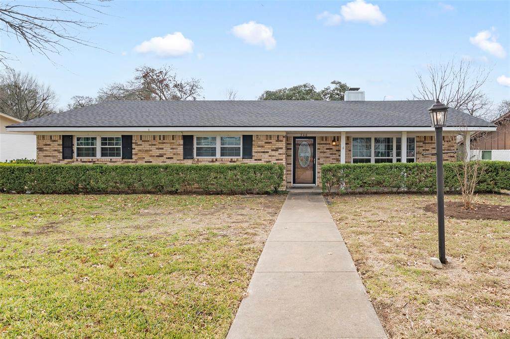 740 Wedgewood Drive - Photo 1