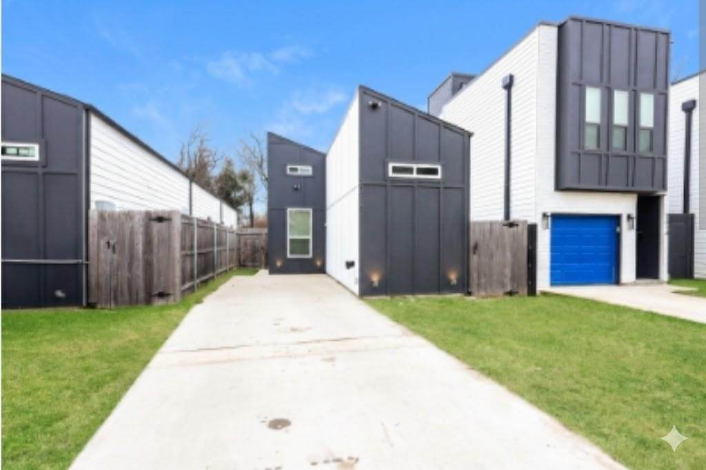 2216 Dyson Street - Photo 1