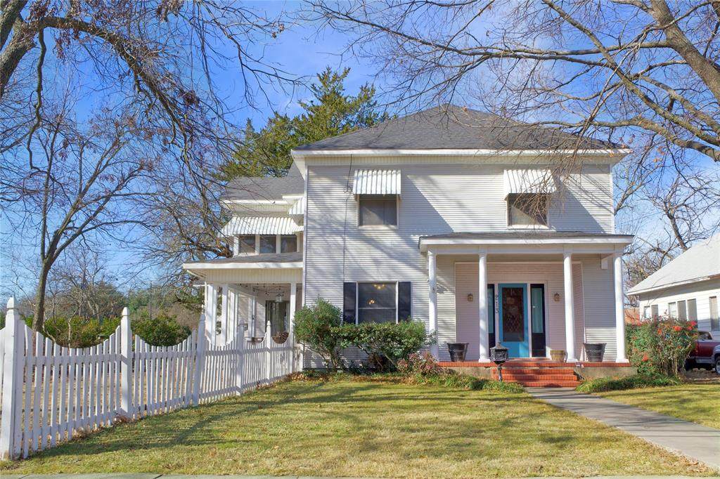 213 Clements - Photo 1