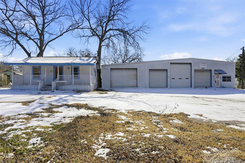 206 Watters Street - Photo 1