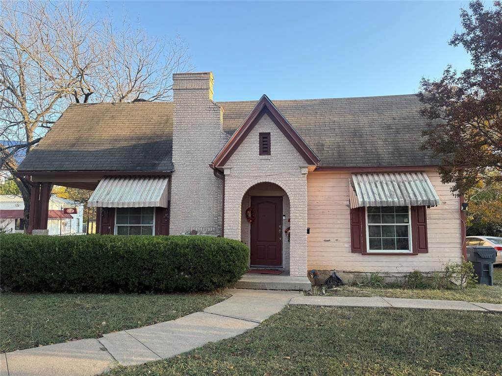 2600 Colonial - Photo 1