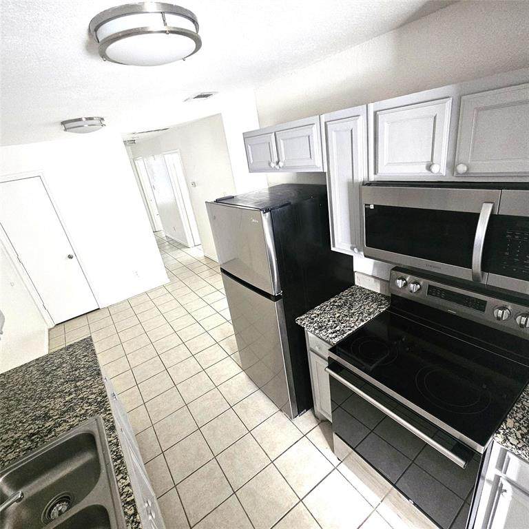 2839 Ave J - Photo 1