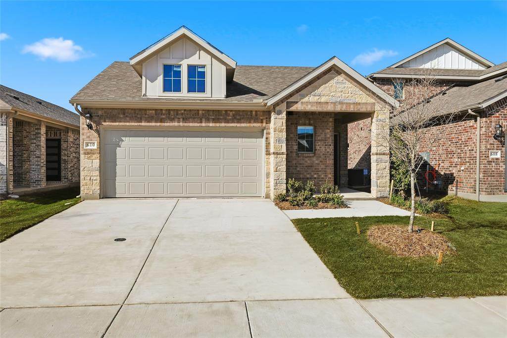 610 Clover Creek Drive - Photo 1