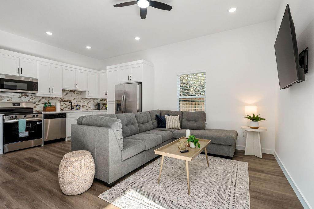 1313 Hunt - Photo 1