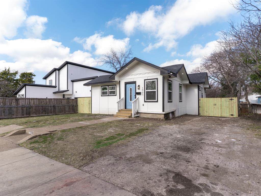 1007 Strickland - Photo 1