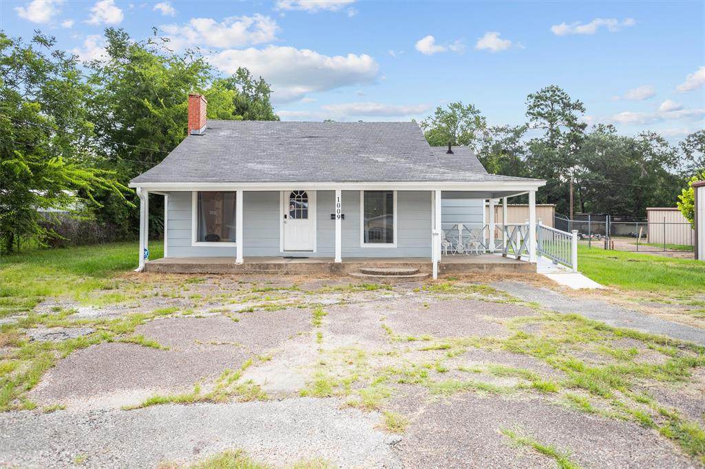 1009 Denman Avenue - Photo 1