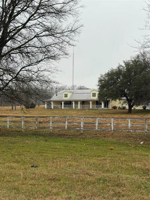 111 Private Road 7925 - Photo 1