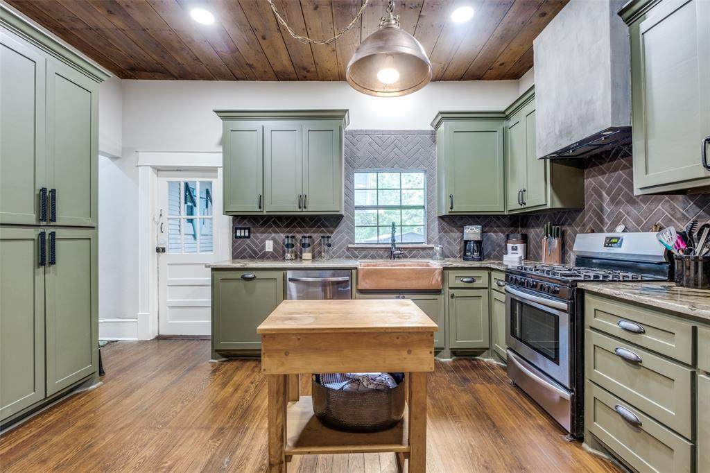 705 Glasgow Drive - Photo 1