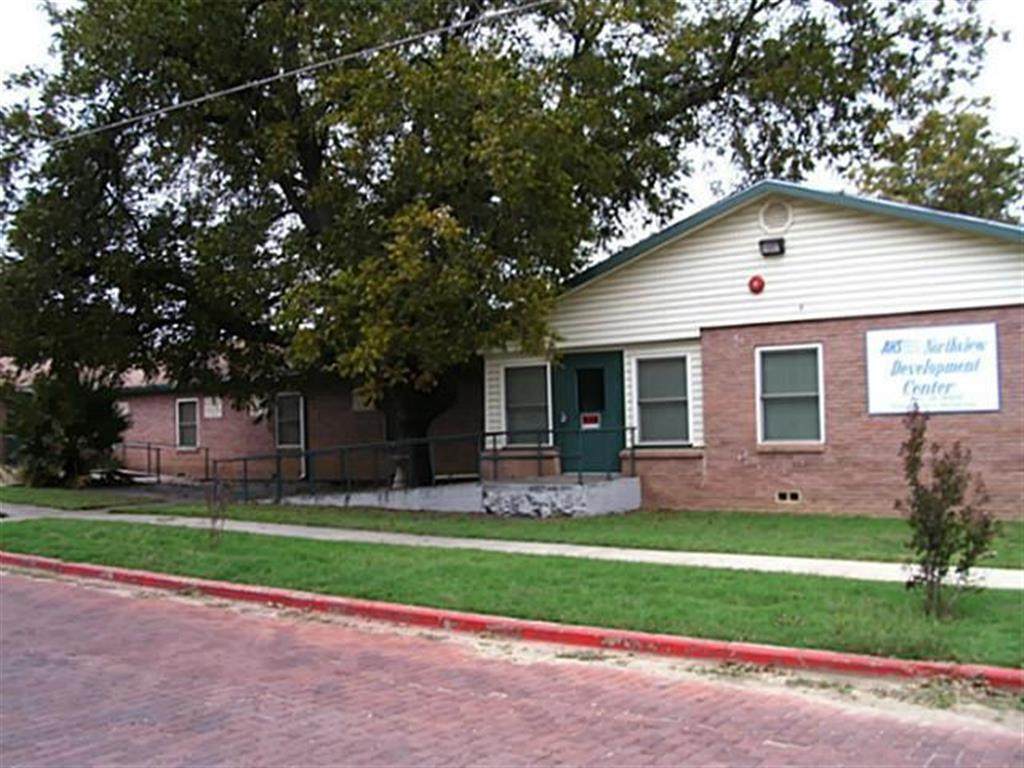 401 Moss Street - Photo 1