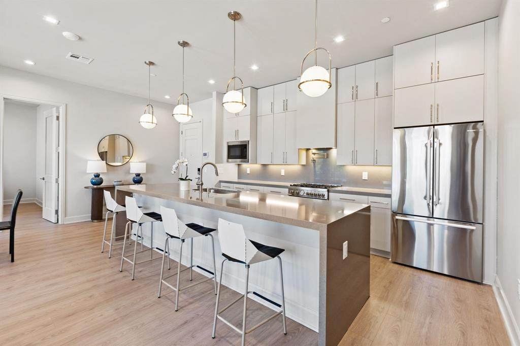 1900 Ervay Street - Photo 1