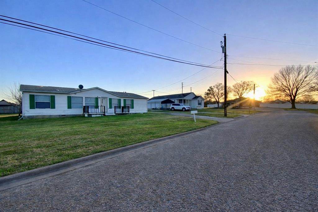1002 Willow Street - Photo 1