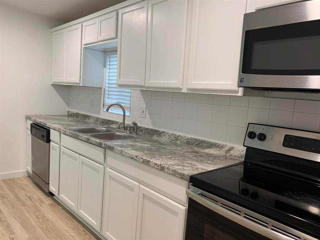 1046 Collins Street - Photo 1