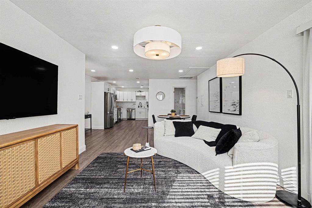 718 Pecan Street - Photo 1