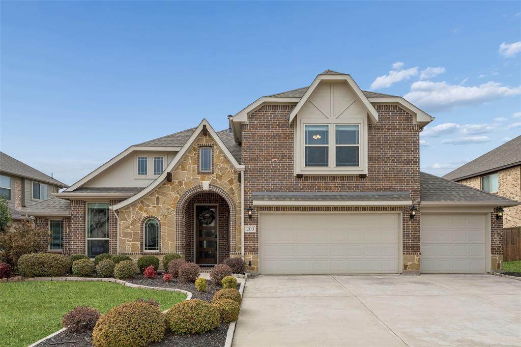 203 Oakcrest Drive - Photo 1
