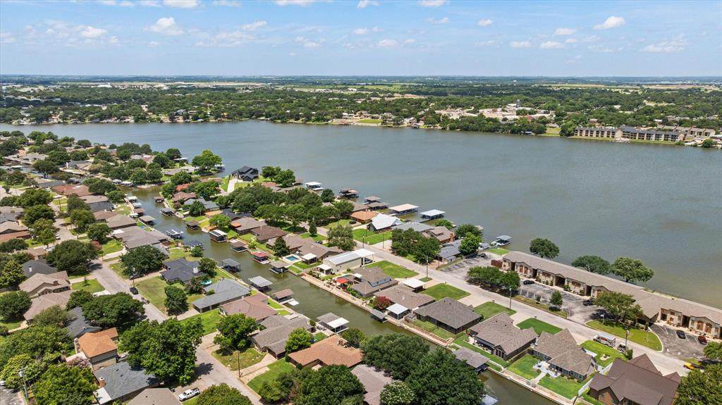 706 Tahiti Drive - Photo 1