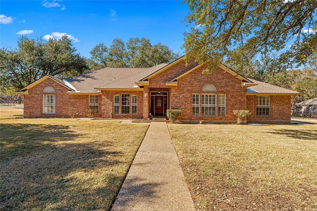 201 Cobblestone Lane - Photo 1