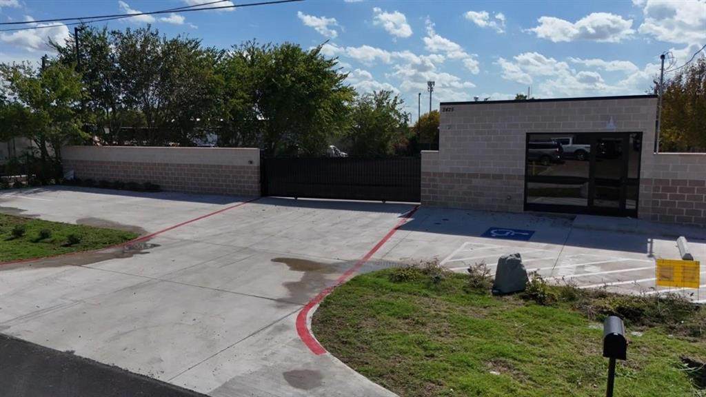 2425 Edinburgh Street - Photo 1