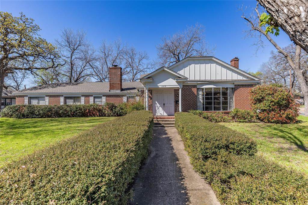 220 Holly - Photo 1