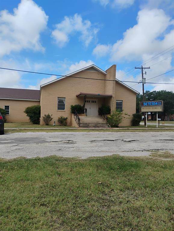 532 Travis Street - Photo 1