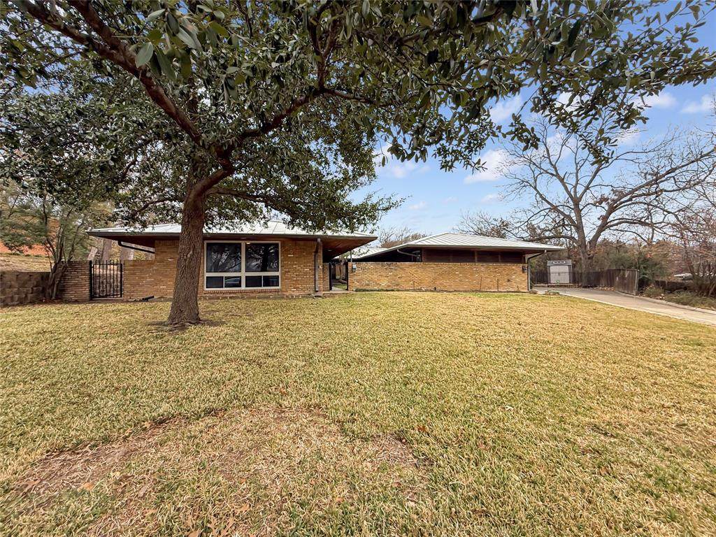 921 9th Street - Photo 1