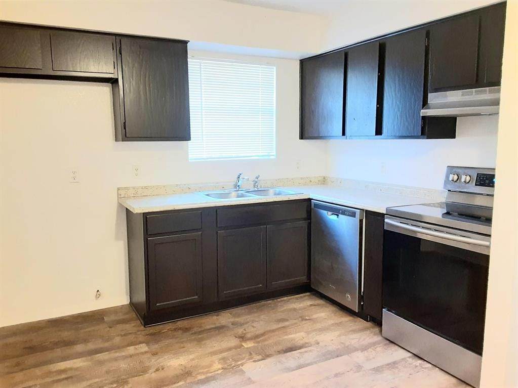 812 Summercrest Boulevard - Photo 1