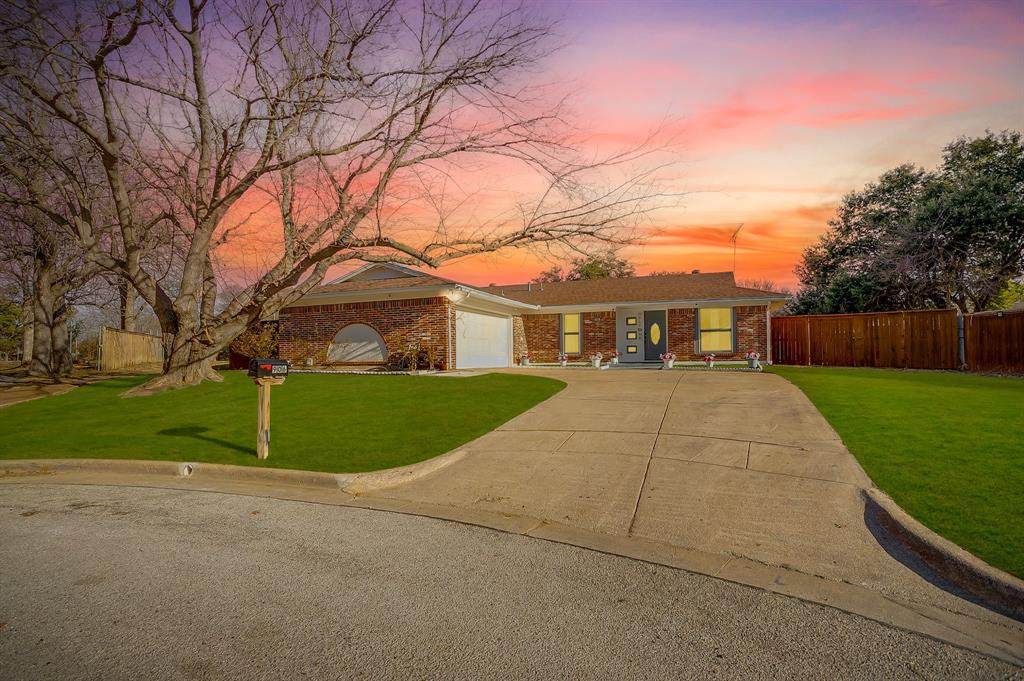 906 Cypress Court - Photo 1