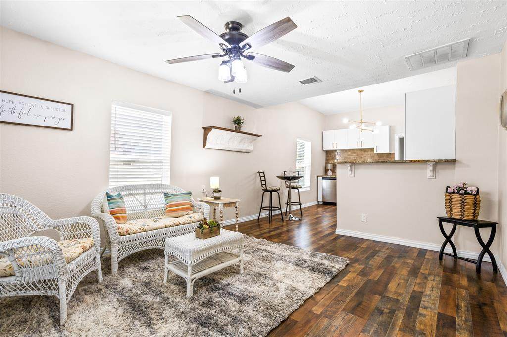 614 Rice Street - Photo 1