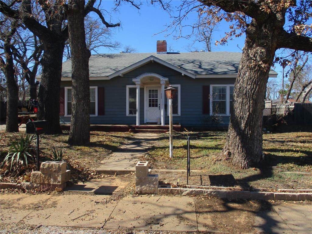 205 Oaklawn - Photo 1