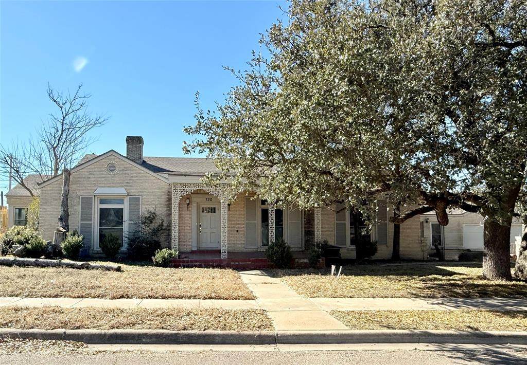 720 Leslie Street - Photo 1