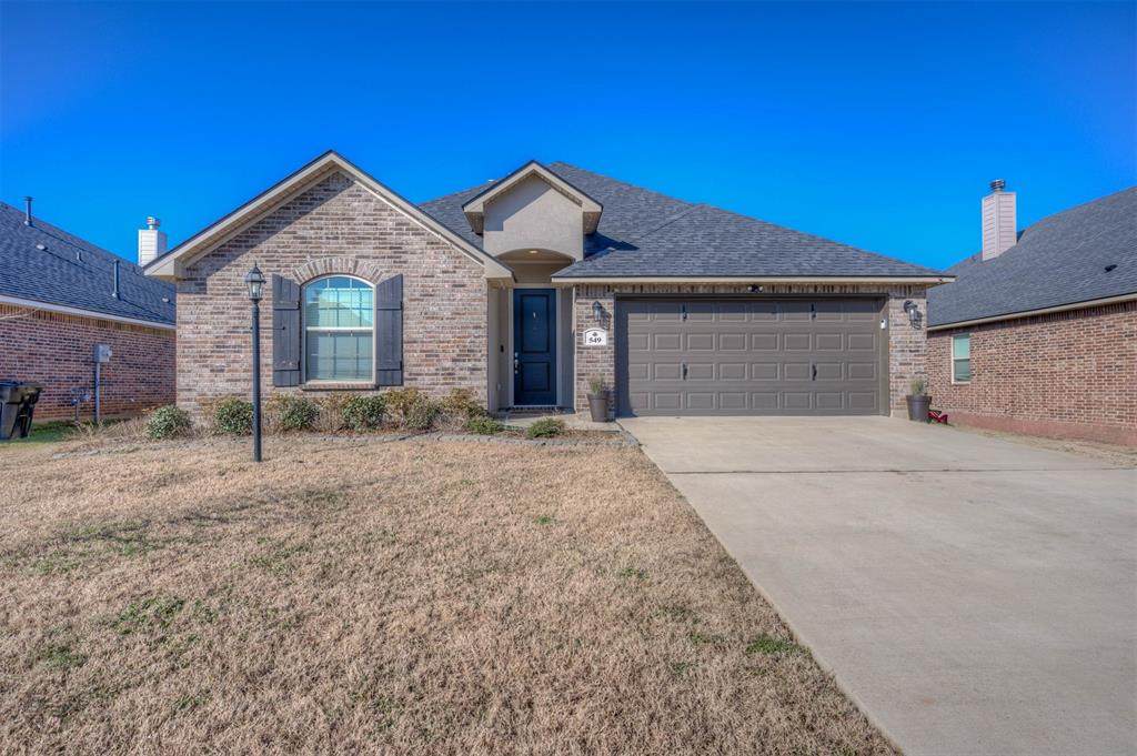 549 Brunswick Gardens - Photo 1