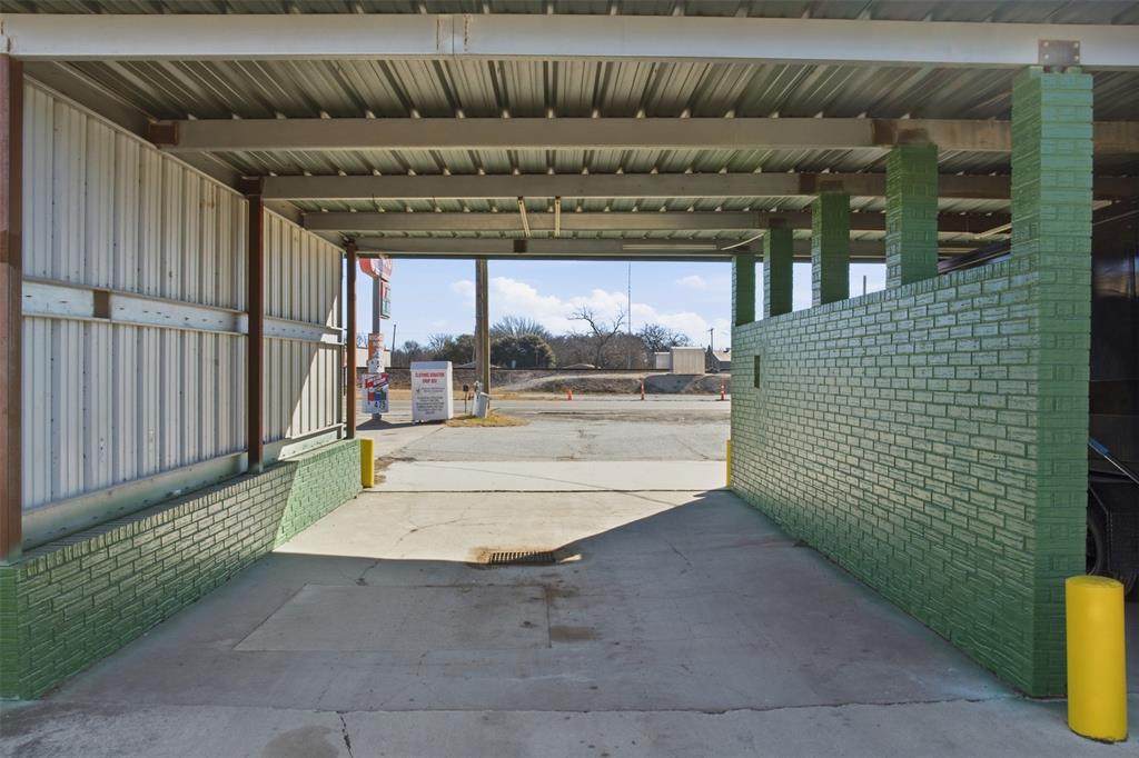 703 Avenue D - Photo 1