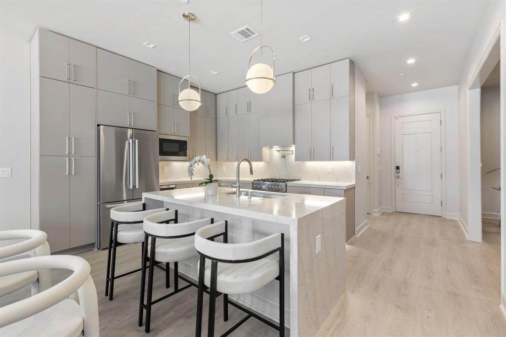 1900 Ervay Street - Photo 1