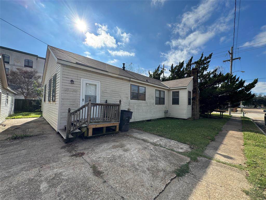 332 Mccormick - Photo 1