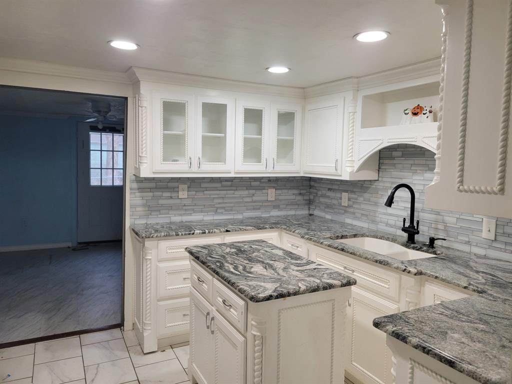 924 Clements Street - Photo 1