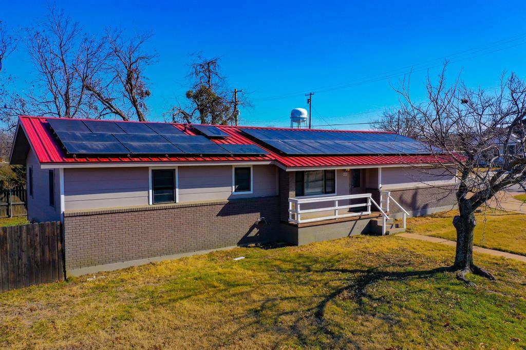 202 10th Street - Photo 1