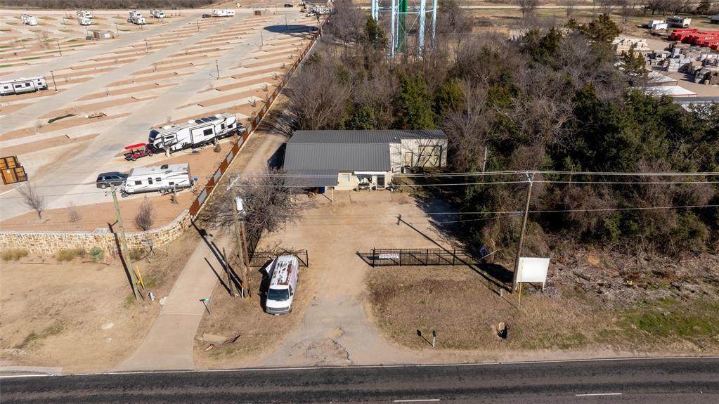700 Interstate Highway 45 - Photo 1