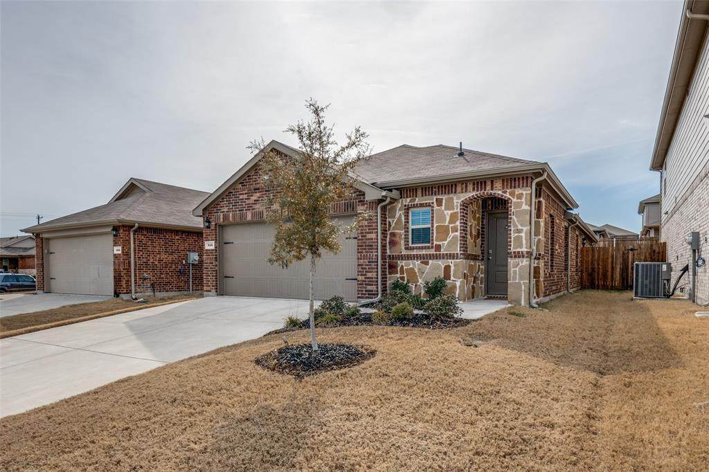 918 Country Road - Photo 1