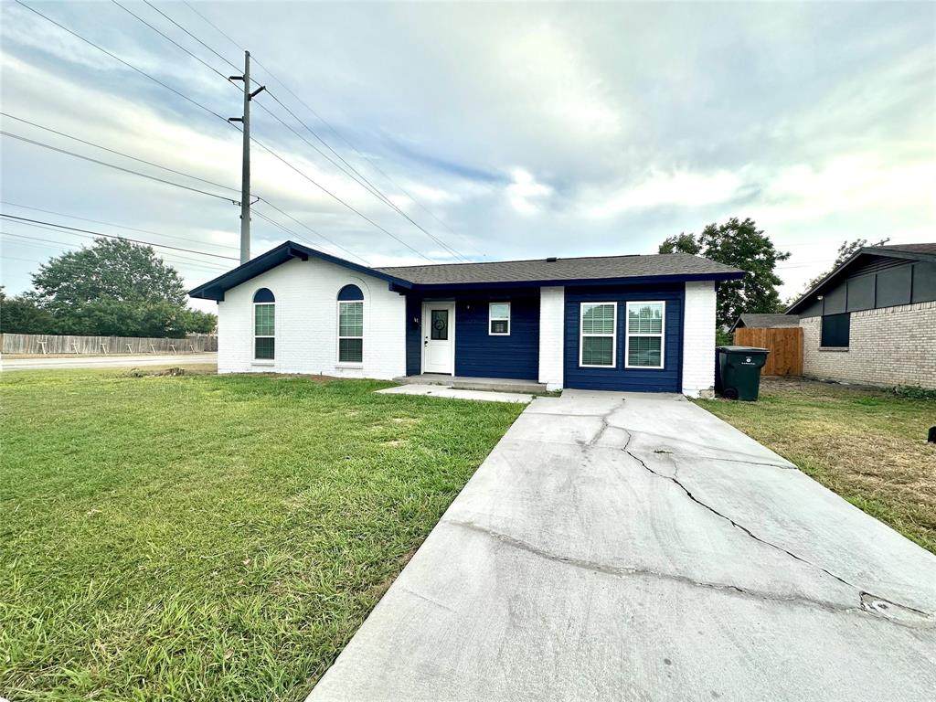 1322 Shorecrest Drive - Photo 1