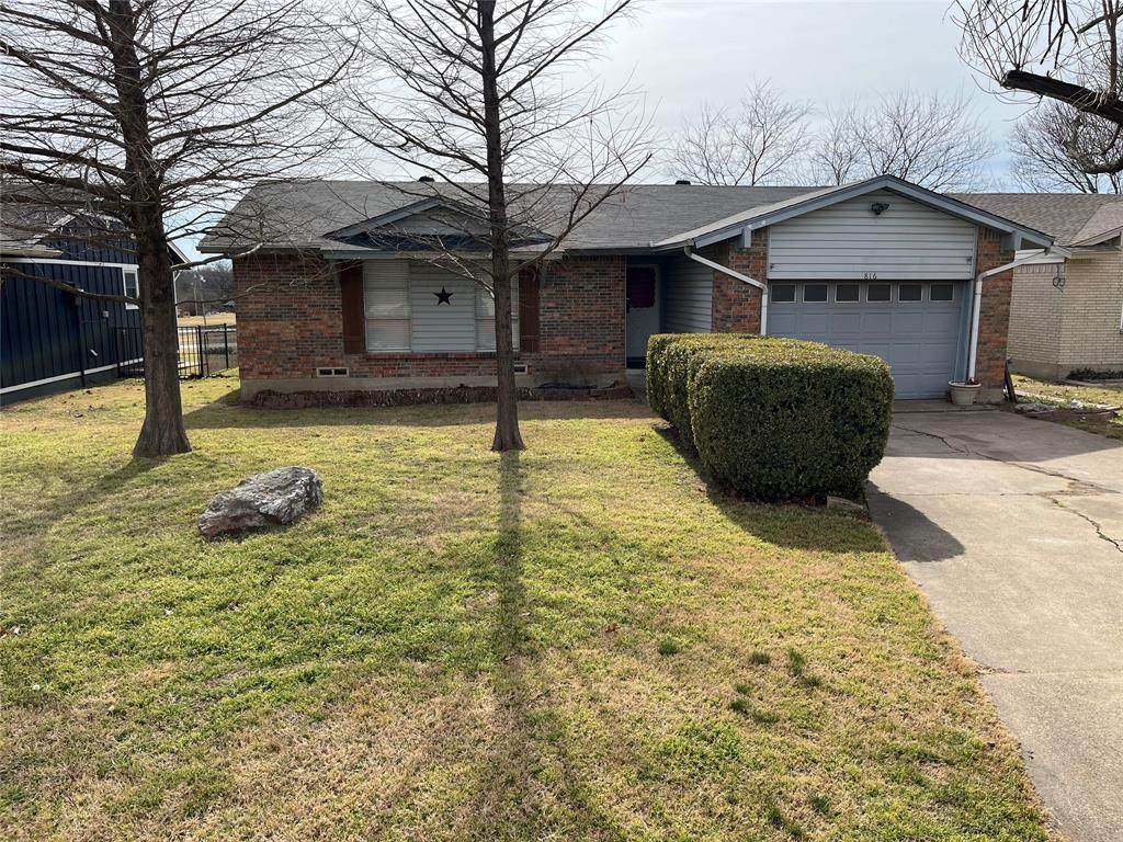 816 Heath Street - Photo 1
