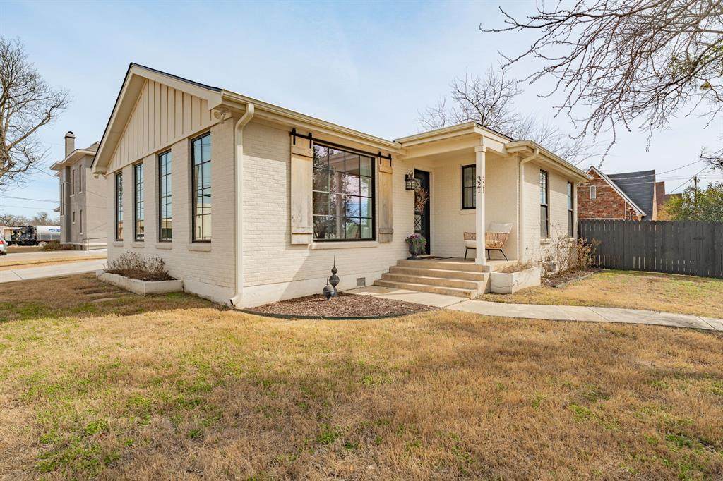 321 Columbia Street - Photo 1