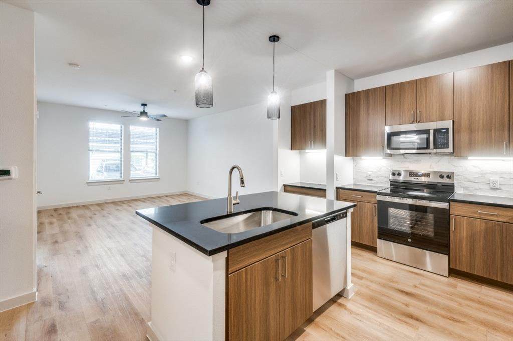 512 Ewing Avenue - Photo 1