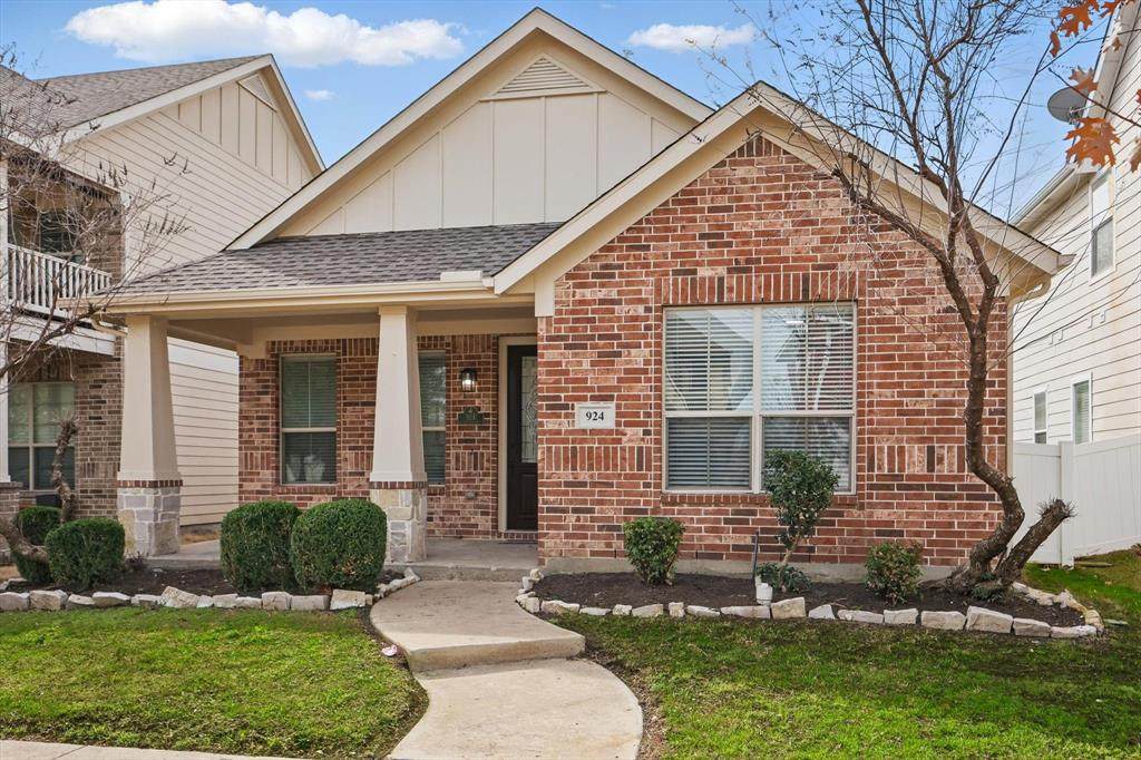 924 Charleston Lane - Photo 1